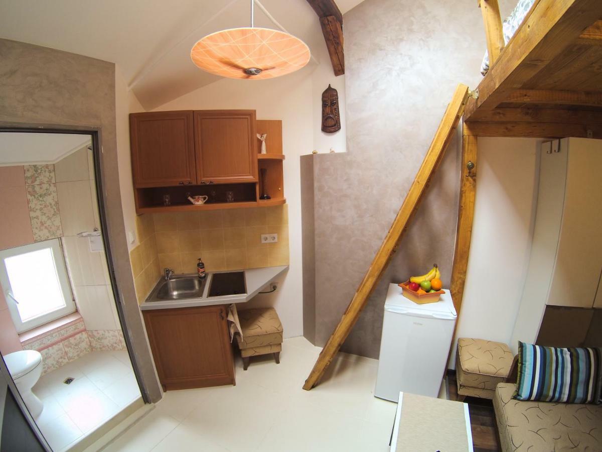 Vitosha Blvd - Attic Studio โซเฟีย ภายนอก รูปภาพ