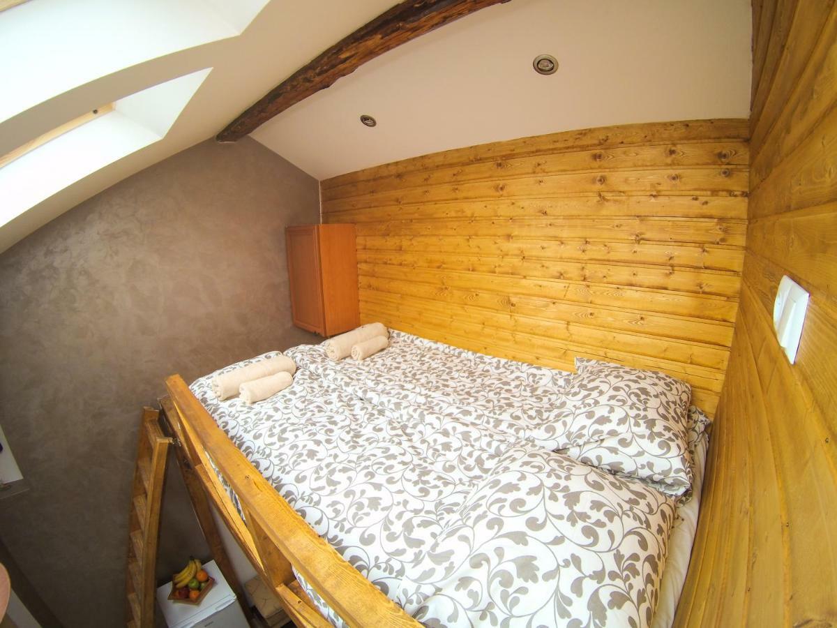 Vitosha Blvd - Attic Studio โซเฟีย ภายนอก รูปภาพ